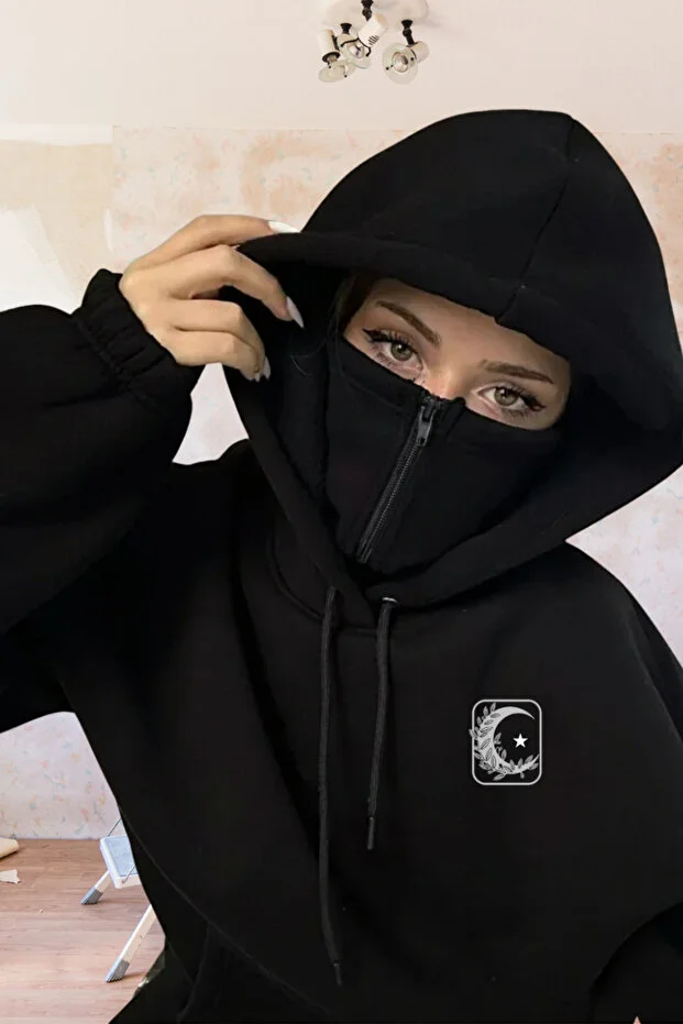 Kapüşonlu Fermuarlı Maske Sweatshirt – Ay ve Yıldız Baskılı