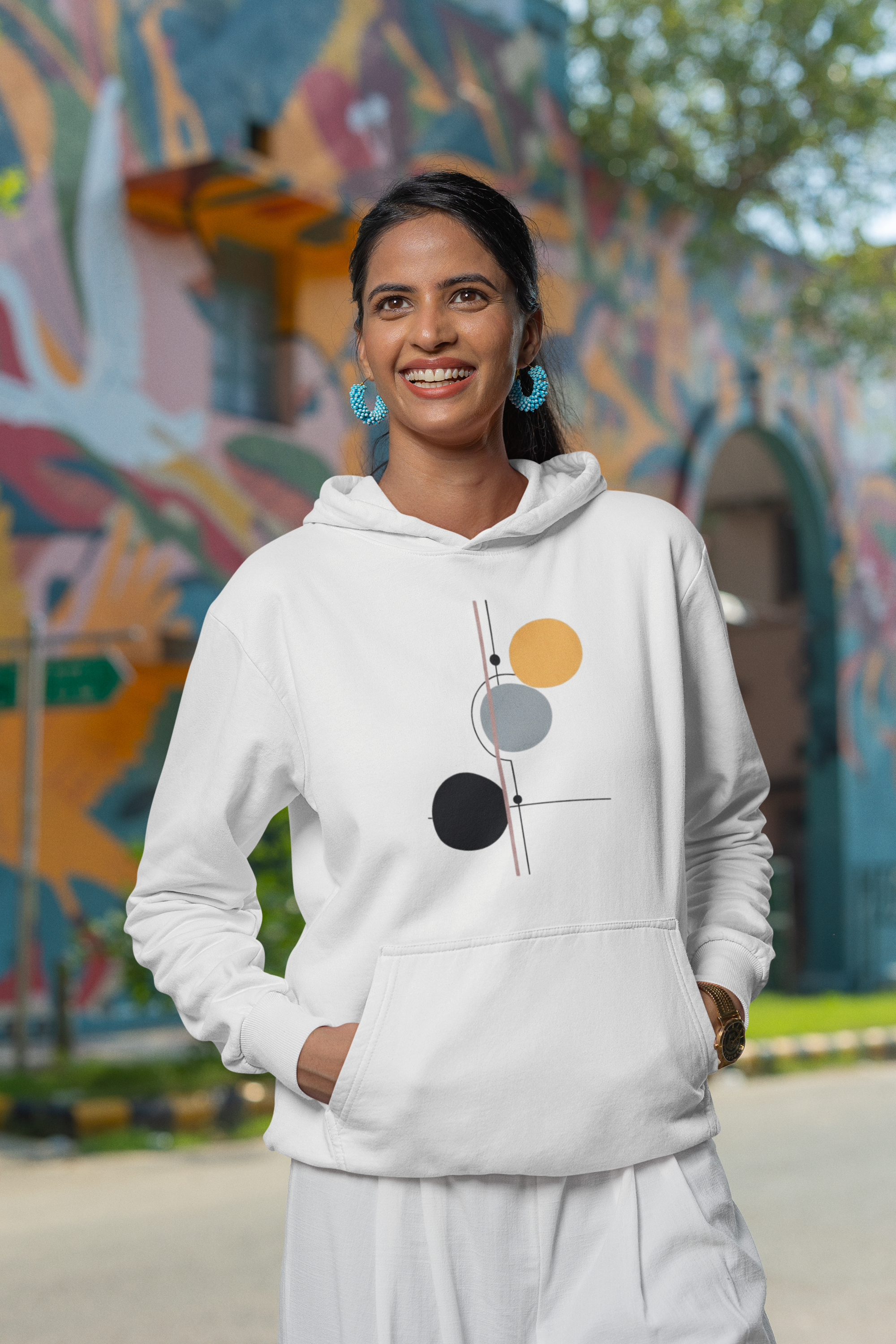 Kadın Kapüşonlu Beyaz Hoodie Önü Soyut Geometrik Baskılı Sweatshirt